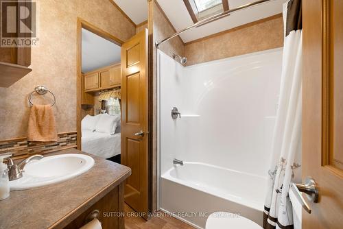 42 - 6047 Highway 89, New Tecumseth, ON - Indoor Photo Showing Bathroom