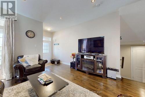 86 Chokecherry Crescent, Markham, ON - Indoor Photo Showing Living Room