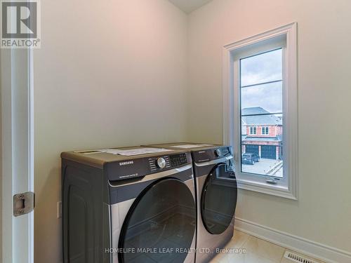 116 Weslock Crescent, Aurora, ON - Indoor Photo Showing Laundry Room