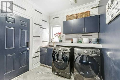 1409 Lormel Gate Avenue, Innisfil, ON - Indoor Photo Showing Laundry Room