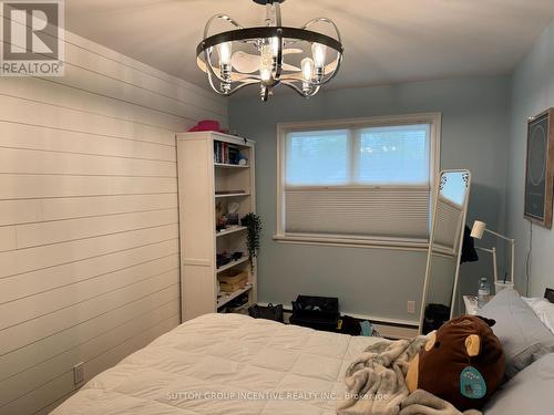 163 Clapperton Street N, Barrie, ON - Indoor Photo Showing Bedroom