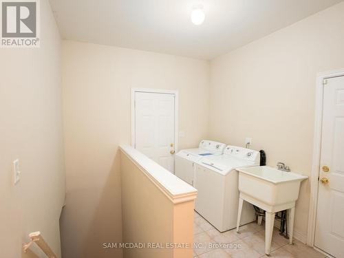 4903 Sebastian Drive, Mississauga, ON - Indoor Photo Showing Laundry Room