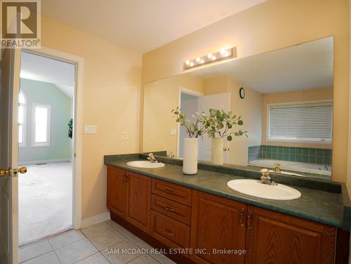 4903 Sebastian Drive, Mississauga, ON - Indoor Photo Showing Bathroom