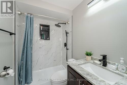 3524 Croatia Drive, Mississauga, ON - Indoor Photo Showing Bathroom