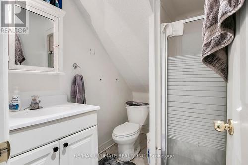 180 Rosemount Avenue, Toronto, ON - Indoor Photo Showing Bathroom