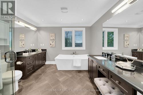 5622 Appleby Line, Burlington, ON - Indoor Photo Showing Bathroom