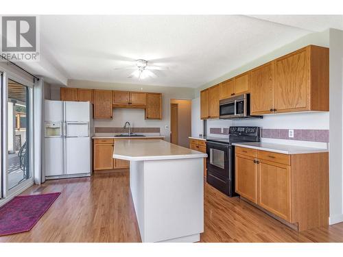 2083 Manuel Road, West Kelowna, BC - Indoor Photo Showing Kitchen