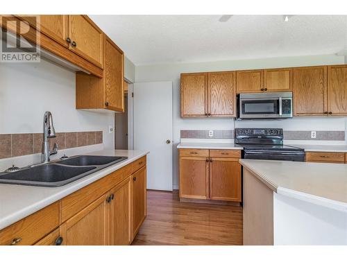 2083 Manuel Road, West Kelowna, BC - Indoor Photo Showing Kitchen With Double Sink