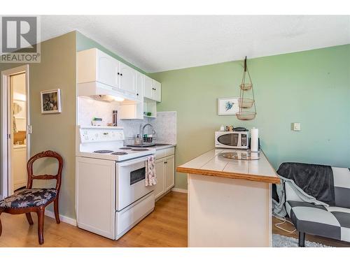 2083 Manuel Road, West Kelowna, BC - Indoor Photo Showing Kitchen