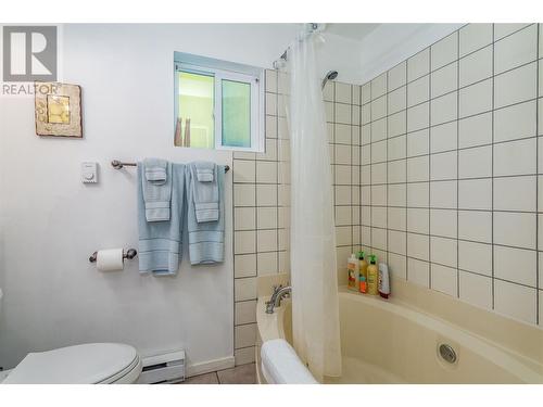 2083 Manuel Road, West Kelowna, BC - Indoor Photo Showing Bathroom