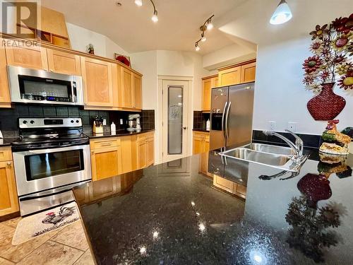 1130 Riverside Avenue Unit# 8, Sicamous, BC - Indoor Photo Showing Kitchen With Stainless Steel Kitchen With Double Sink