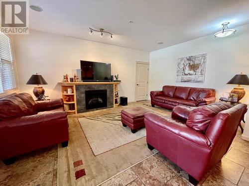 1130 Riverside Avenue Unit# 8, Sicamous, BC - Indoor Photo Showing Living Room With Fireplace