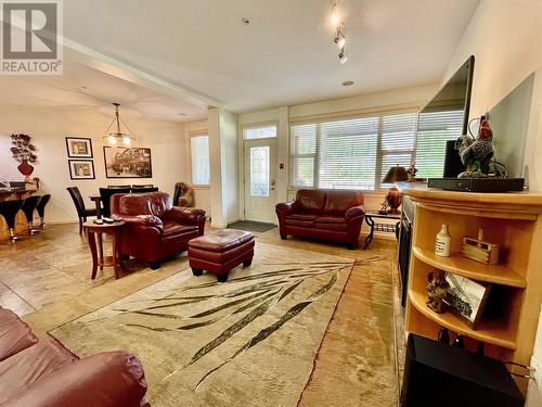 1130 Riverside Avenue Unit# 8, Sicamous, BC - Indoor Photo Showing Living Room
