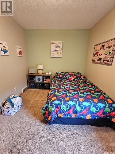10 Manor Bay, Carlyle, SK - Indoor Photo Showing Bedroom