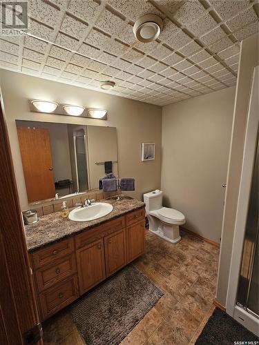 10 Manor Bay, Carlyle, SK - Indoor Photo Showing Bathroom