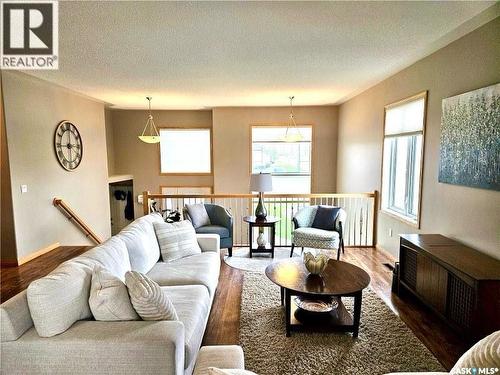 10 Manor Bay, Carlyle, SK - Indoor Photo Showing Living Room