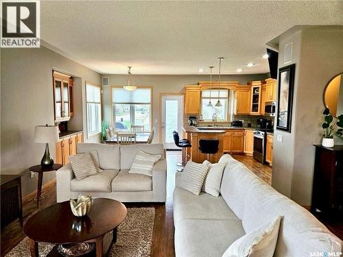 10 Manor Bay, Carlyle, SK - Indoor Photo Showing Living Room