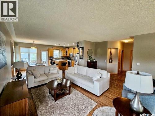 10 Manor Bay, Carlyle, SK - Indoor Photo Showing Living Room