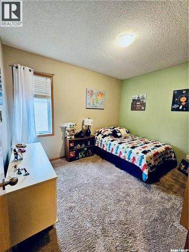 10 Manor Bay, Carlyle, SK - Indoor Photo Showing Bedroom