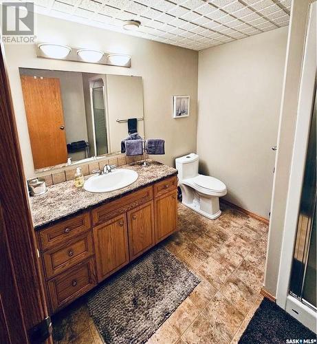 10 Manor Bay, Carlyle, SK - Indoor Photo Showing Bathroom