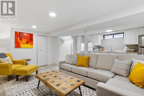 25 Oak Park Avenue, Toronto, ON - Indoor Photo Showing Living Room