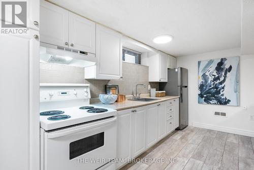 25 Oak Park Avenue, Toronto, ON - Indoor Photo Showing Kitchen