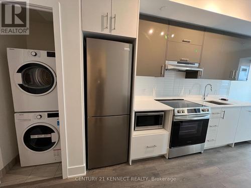 1516 - 188 Fairview Mall Drive, Toronto, ON - Indoor Photo Showing Laundry Room