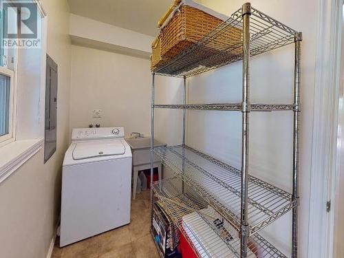 2847 Brian'S Way, Savary Island, BC - Indoor Photo Showing Laundry Room