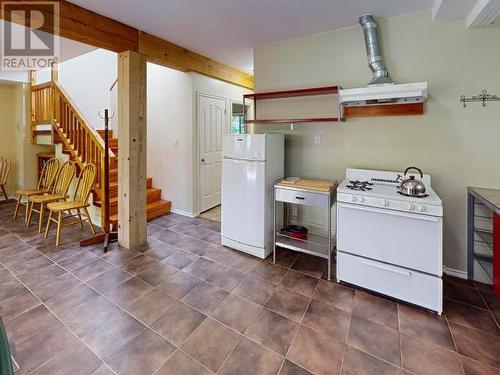 2847 Brian'S Way, Savary Island, BC - Indoor Photo Showing Kitchen