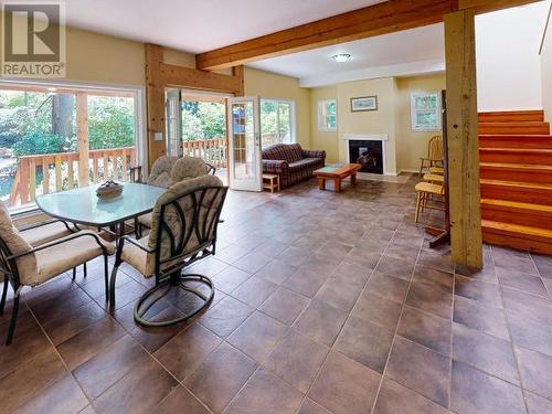 2847 Brian'S Way, Savary Island, BC - Indoor With Fireplace