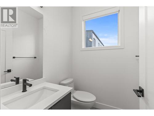 885 Lowland Street Unit# 6, Kelowna, BC - Indoor Photo Showing Bathroom
