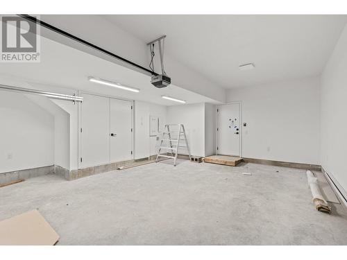 885 Lowland Street Unit# 6, Kelowna, BC - Indoor Photo Showing Garage