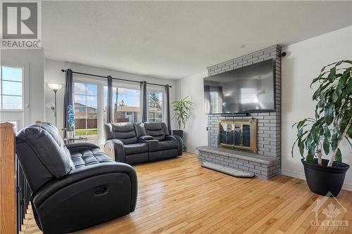 866 Balsam Drive, Ottawa, ON - Indoor Photo Showing Living Room With Fireplace