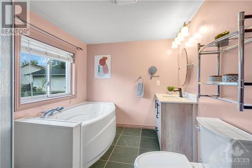 31 Herriott Street, Carleton Place, ON - Indoor Photo Showing Bathroom
