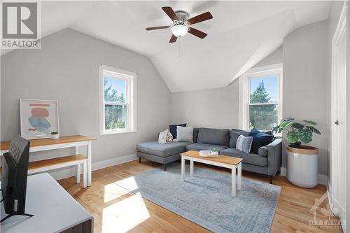 31 Herriott Street, Carleton Place, ON - Indoor Photo Showing Living Room