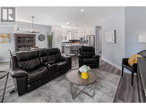 3357 Ironwood Drive, West Kelowna, BC - Indoor Photo Showing Living Room
