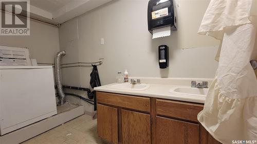 1671 104Th Street, North Battleford, SK - Indoor Photo Showing Bathroom