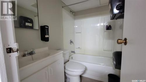 1671 104Th Street, North Battleford, SK - Indoor Photo Showing Bathroom