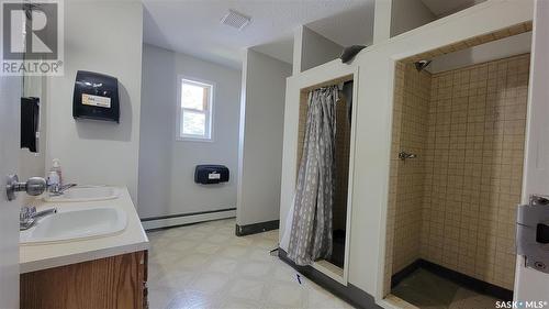 1671 104Th Street, North Battleford, SK - Indoor Photo Showing Bathroom