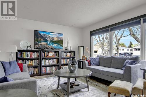 2728 Montreal Crescent, Regina, SK - Indoor Photo Showing Living Room