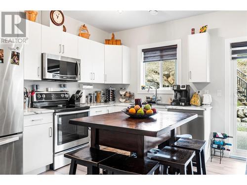 7188 Apex Drive, Vernon, BC - Indoor Photo Showing Kitchen With Stainless Steel Kitchen