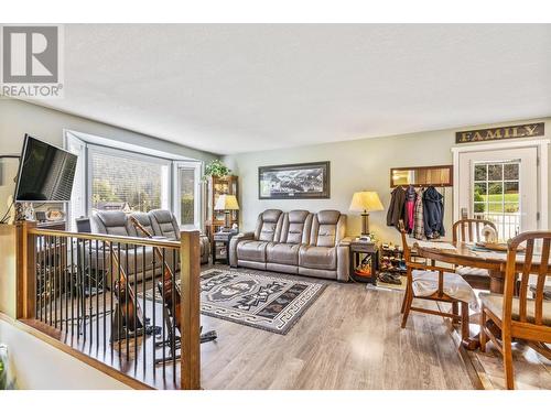 8758 Holding Road Unit# 17, Adams Lake, BC - Indoor Photo Showing Living Room