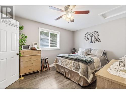 8758 Holding Road Unit# 17, Adams Lake, BC - Indoor Photo Showing Bedroom