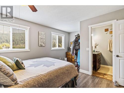 8758 Holding Road Unit# 17, Adams Lake, BC - Indoor Photo Showing Bedroom