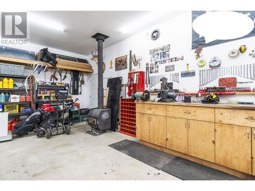 8758 Holding Road Unit# 17, Adams Lake, BC - Indoor Photo Showing Garage