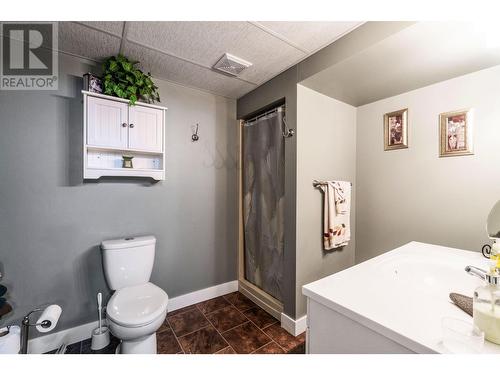 8758 Holding Road Unit# 17, Adams Lake, BC - Indoor Photo Showing Bathroom