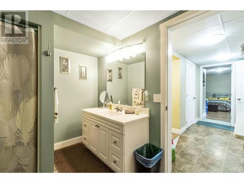 8758 Holding Road Unit# 17, Adams Lake, BC - Indoor Photo Showing Bathroom