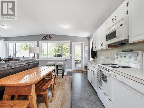 99 Elk Street, Vernon, BC - Indoor Photo Showing Kitchen