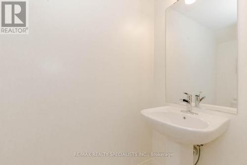 2 Emmas Way, Whitby, ON - Indoor Photo Showing Bathroom
