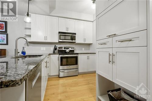 38 Meach Private, Ottawa, ON - Indoor Photo Showing Kitchen With Upgraded Kitchen